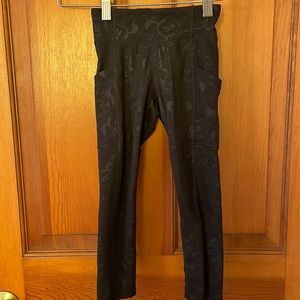 Yoga pants with Minnie Mouse detail